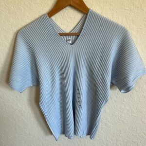 Uniqlo woman’s 3D cotton V neck pleated half sleeve sweater